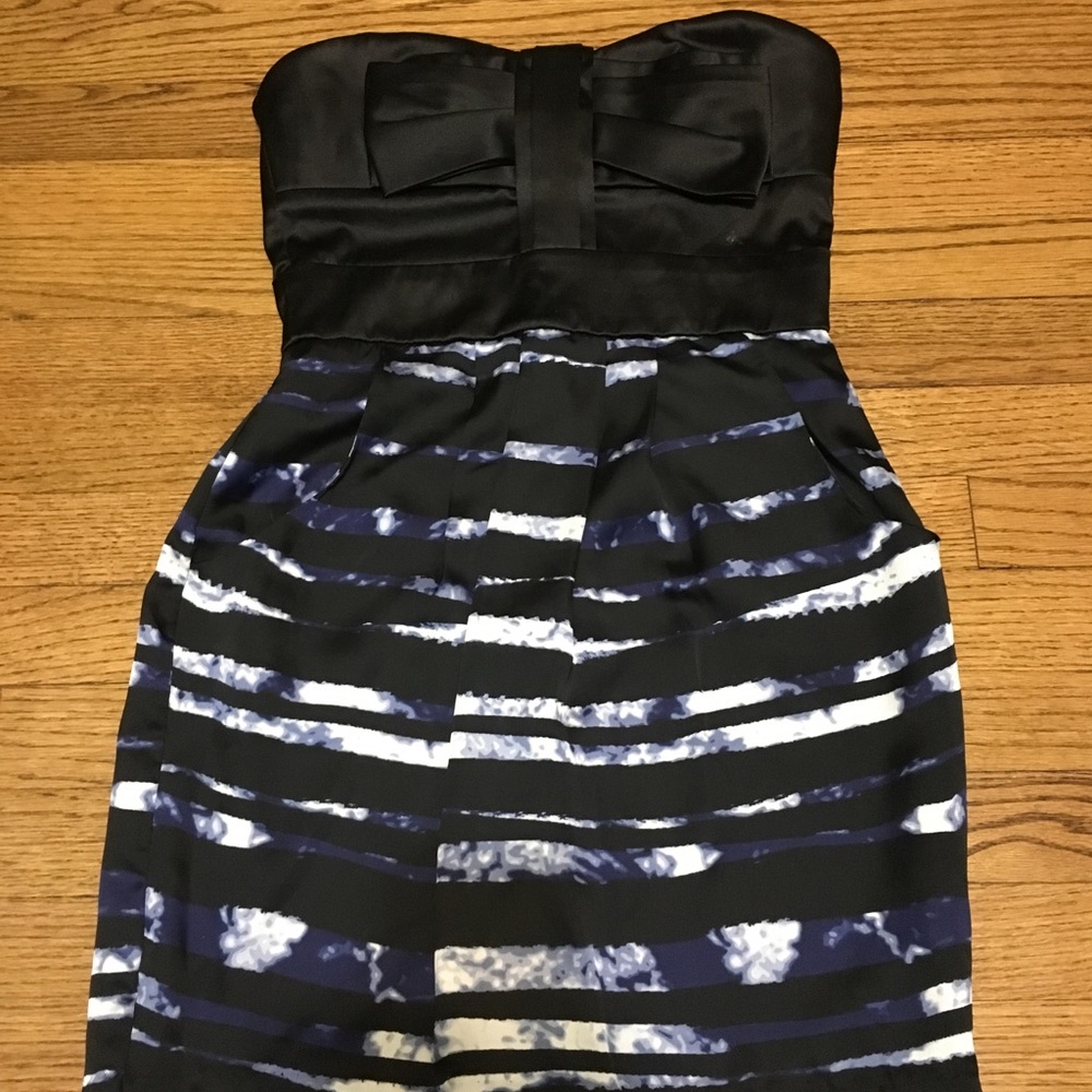 Strapless mini dress with pockets